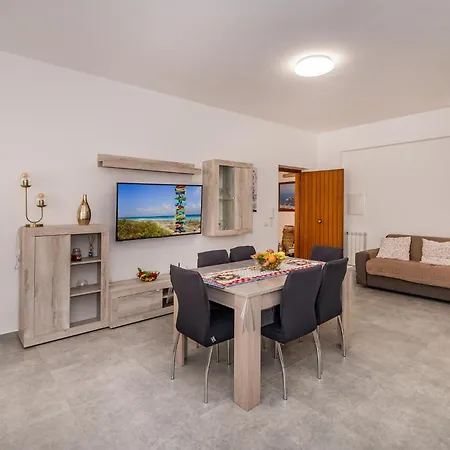 Daire Golden House Con Jacuzzi