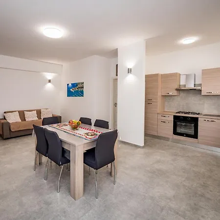 Golden House Con Jacuzzi Castellammare del Golfo