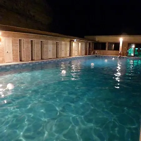 Golden House Con Jacuzzi Daire *