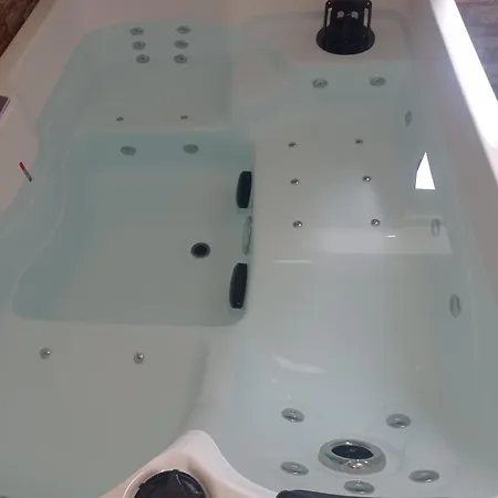 Golden House Con Jacuzzi Daire